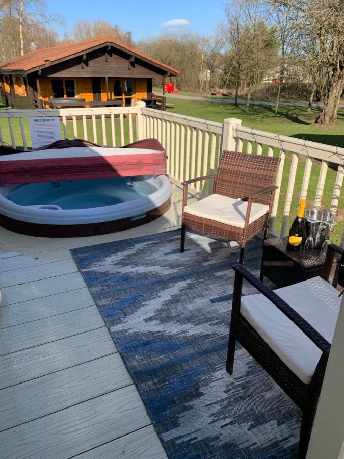 Beautiful 3 Bedroom Caravan With Hot Tub - Tattershall Lakes Extérieur photo
